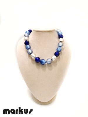 Glass necklace with round beads white gold, blue, light blue and bluino